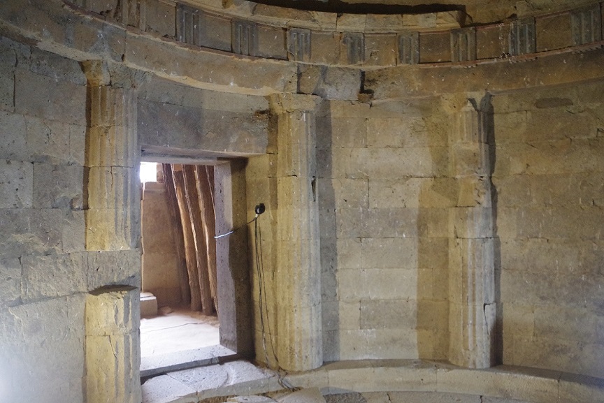 tumba tracia de Chetinyova Mogila, Bulgaria