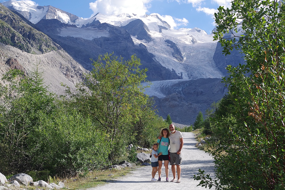 vista del glaciar Morterasch, descendiendo por el valle, la Engadina, cantón de los Grisones, Suiza