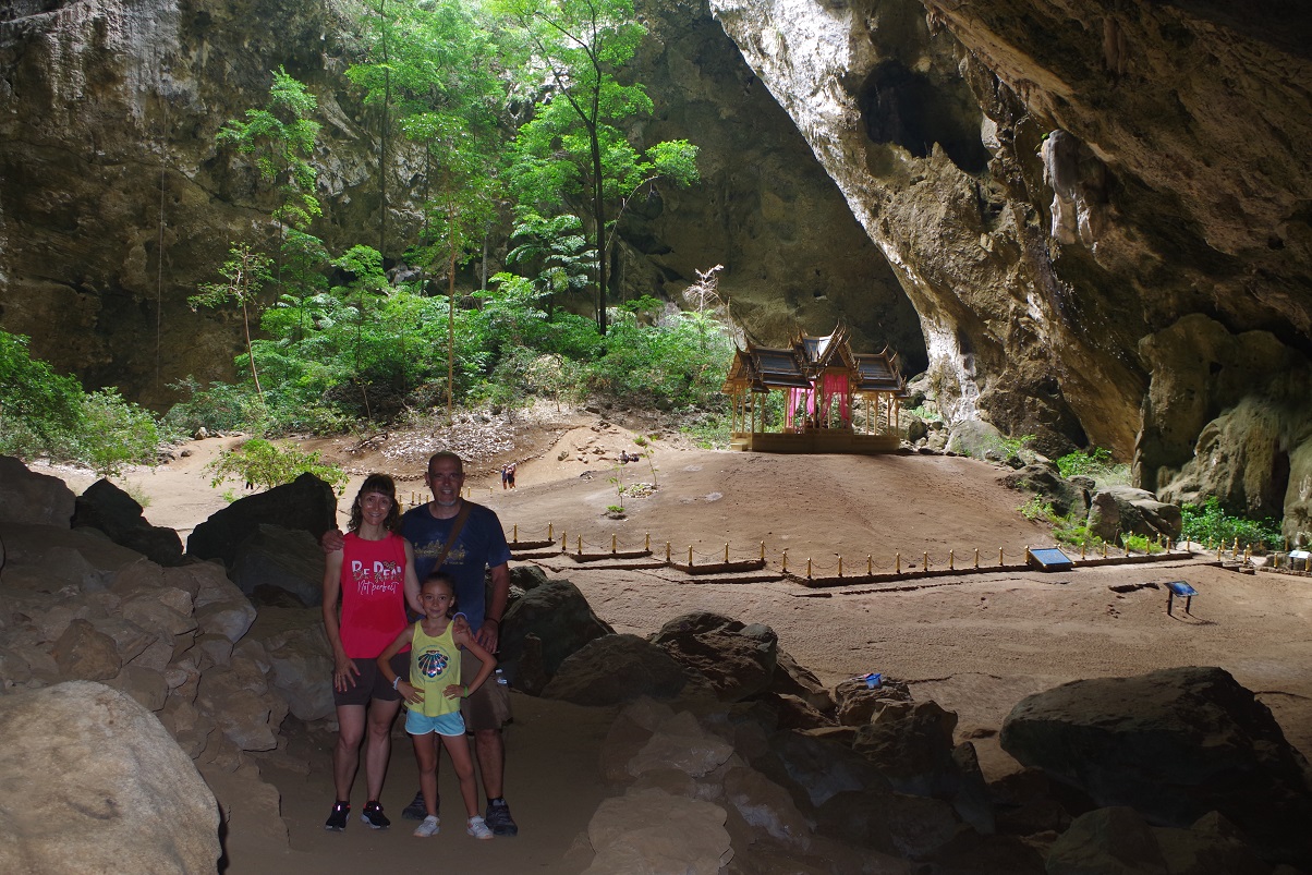Templo en la cueva de Phraya Nakhon Cave